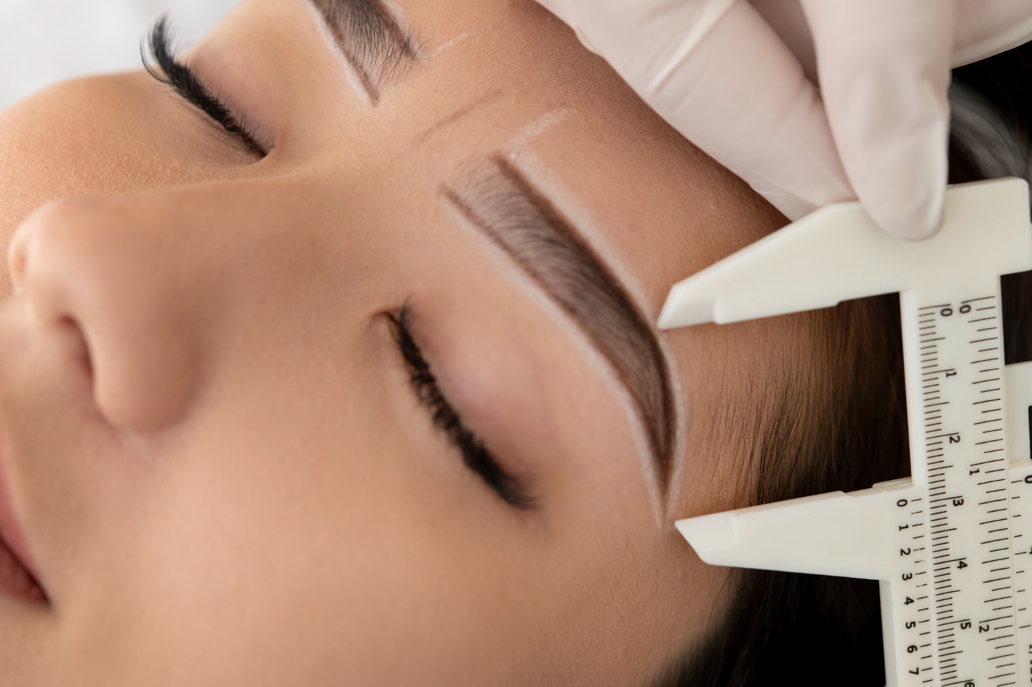 beautician-working-client-s-eyebrows